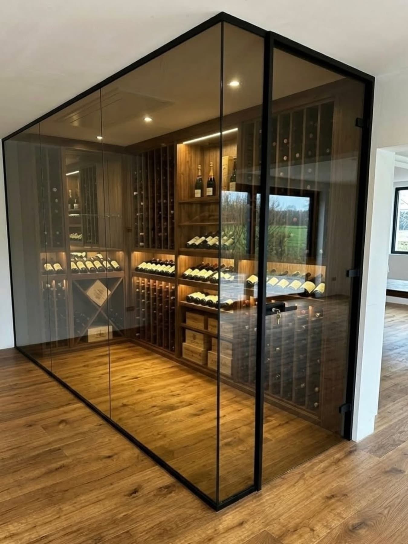 Cave à vin entièrement vitrée